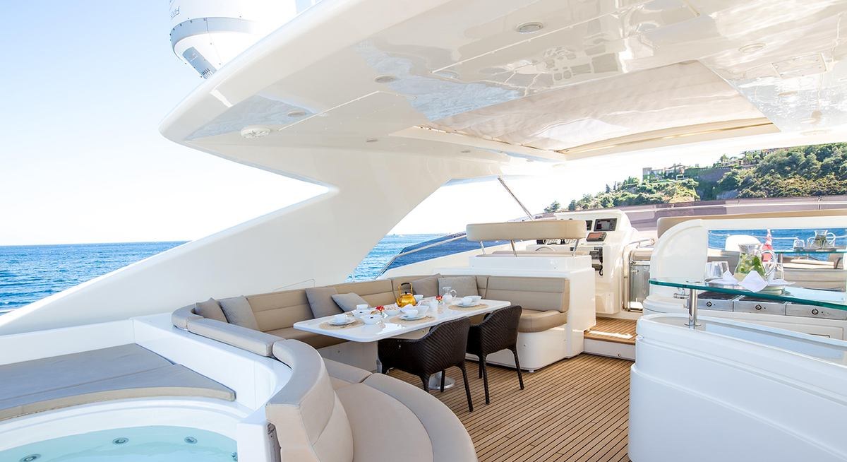 ROBUSTO yacht charter 3