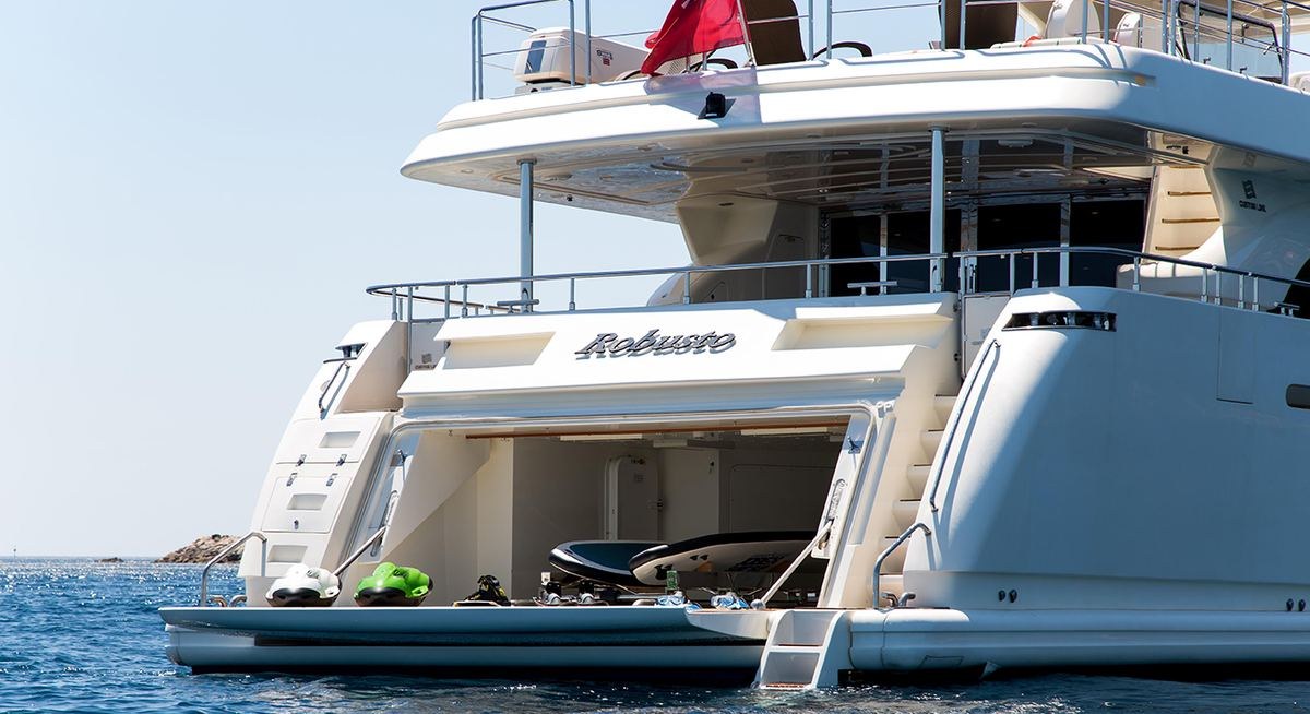 ROBUSTO yacht charter 5