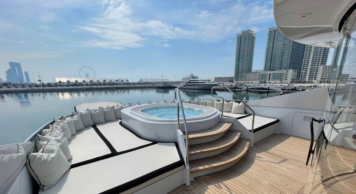 ROCKET yacht charter 2