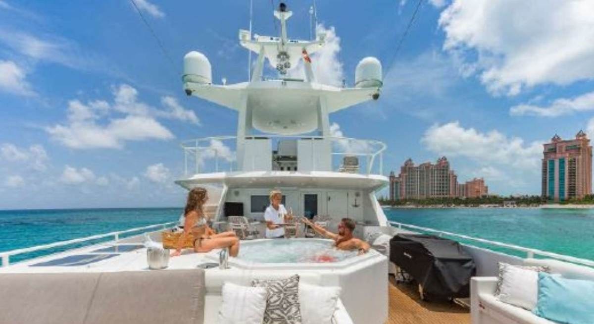 ROGUE yacht charter 2