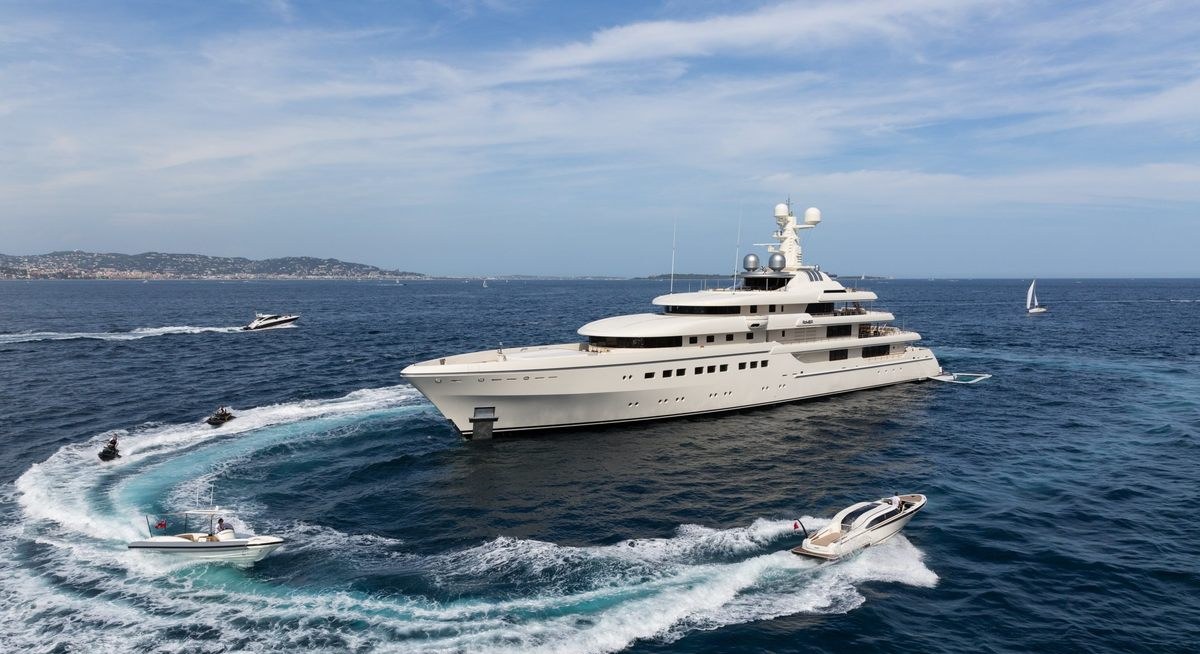 ROMEA yacht charter 1