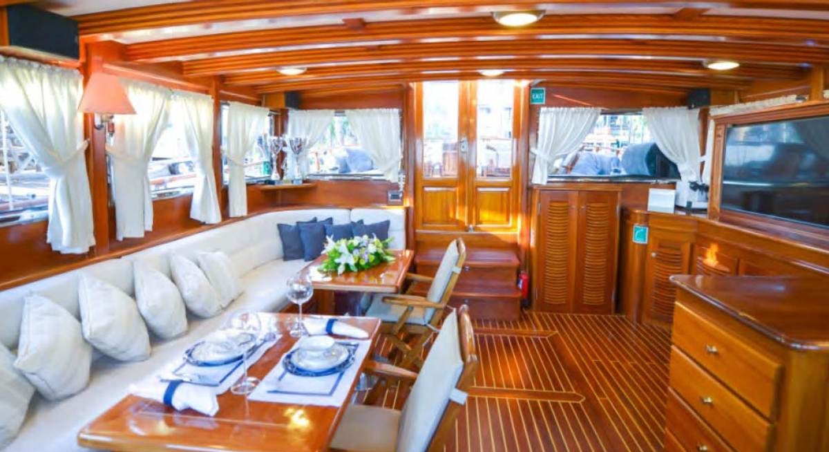 ROS MARE yacht charter 4