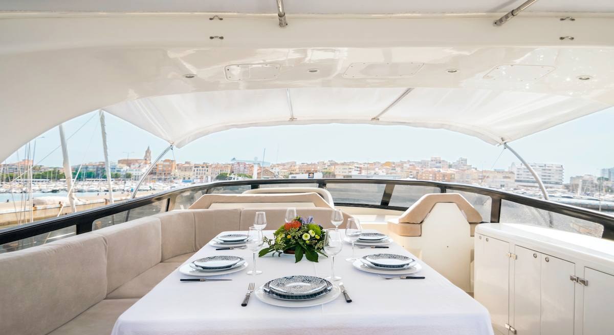 ROSIQUE yacht charter 3