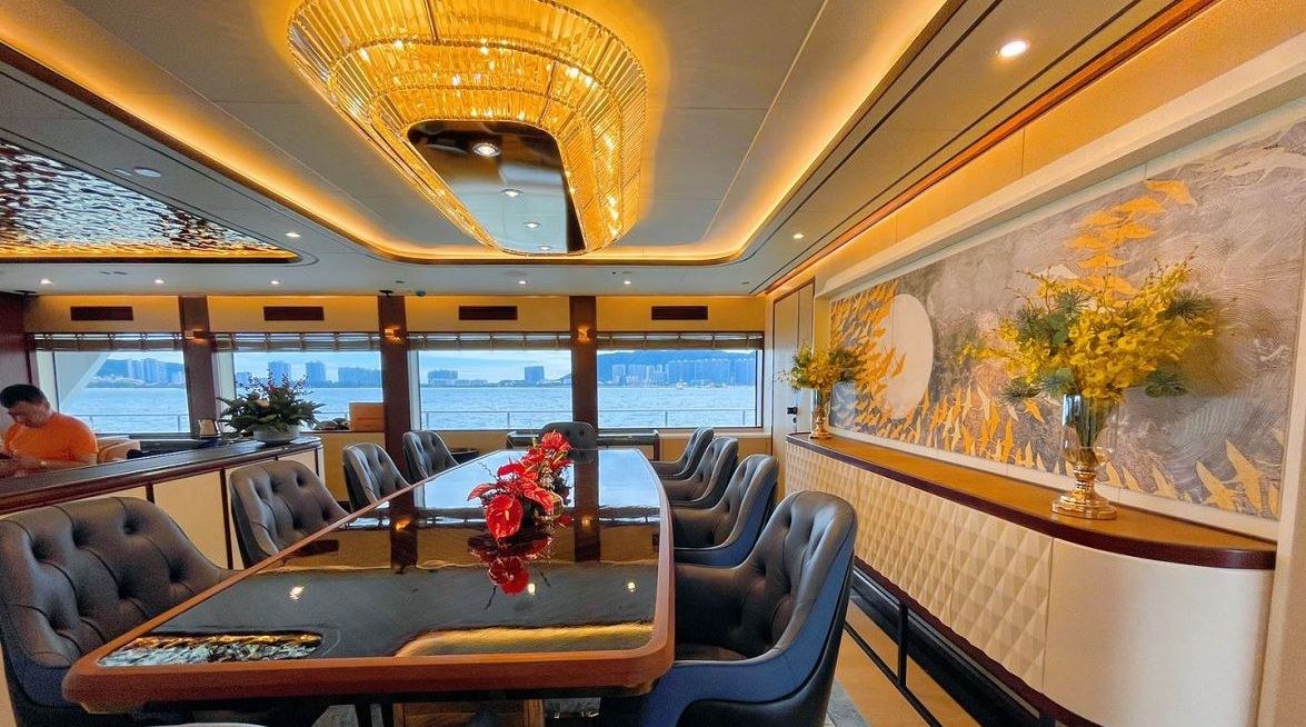 RUI ZI 4605 yacht charter 3