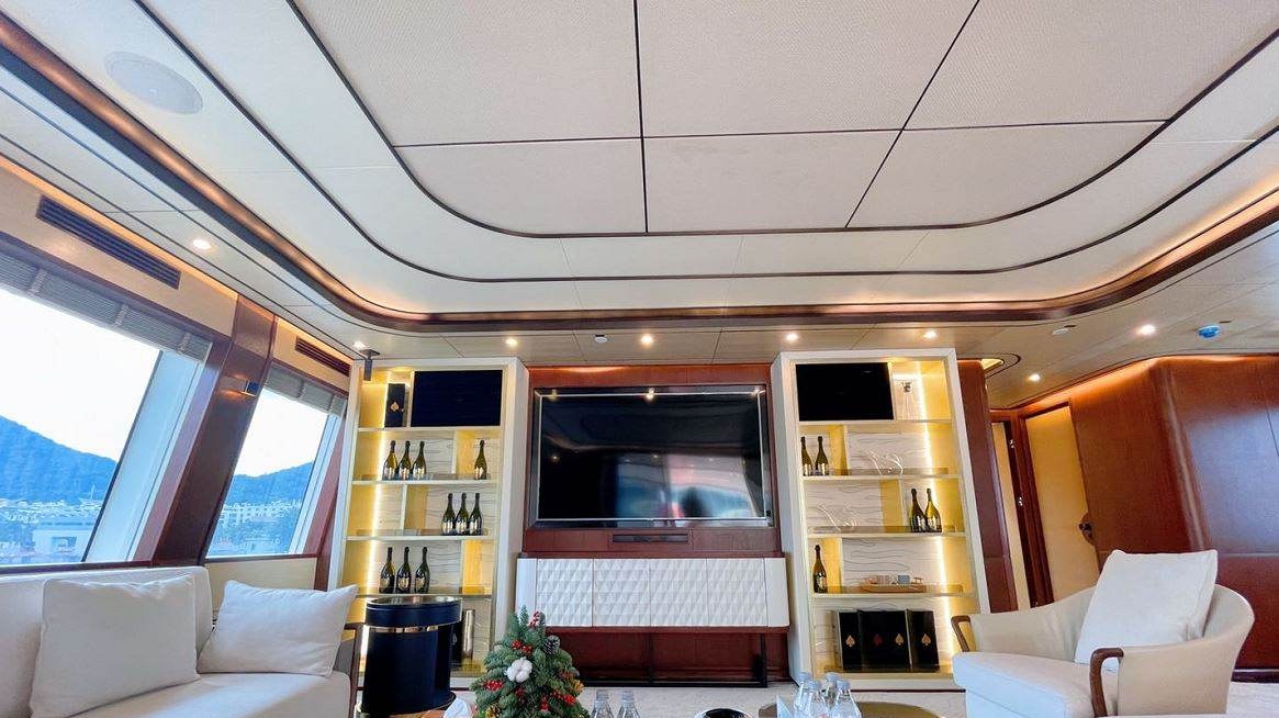 RUI ZI 4605 yacht charter 4
