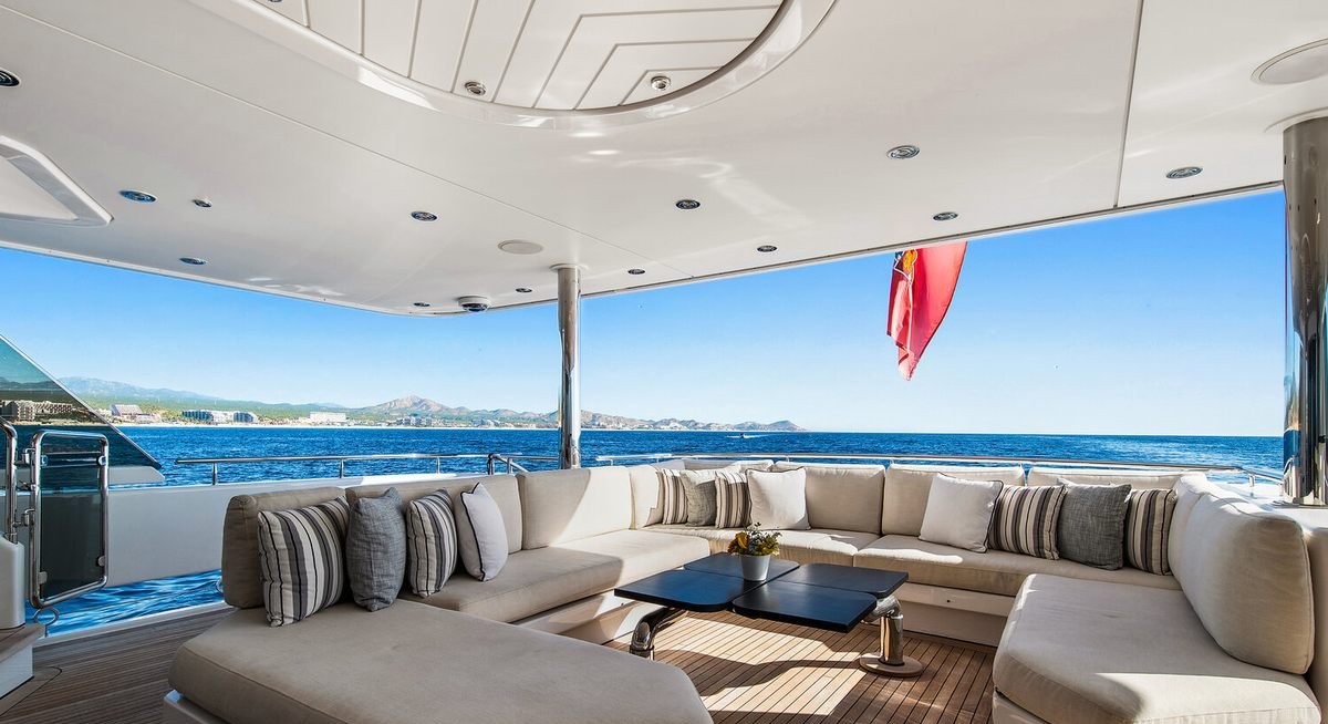 RULE NO.1 yacht charter 4