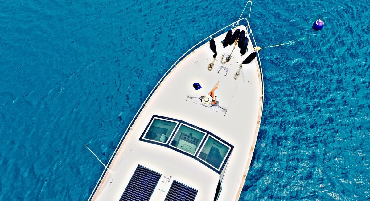 RUNAWAY yacht charter 2