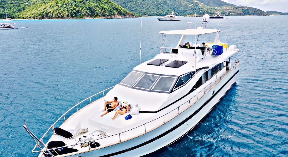 RUNAWAY yacht charter 1
