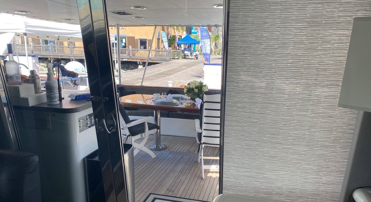 RUNAWAY yacht charter 3