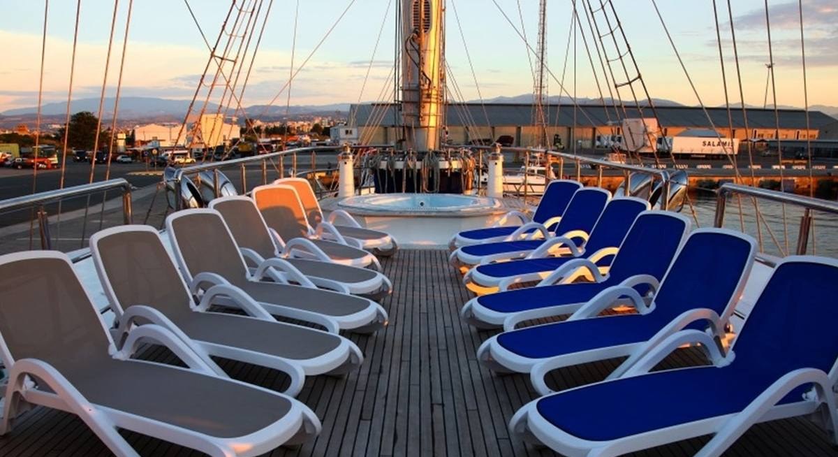RUNNING ON WAVES yacht charter 3