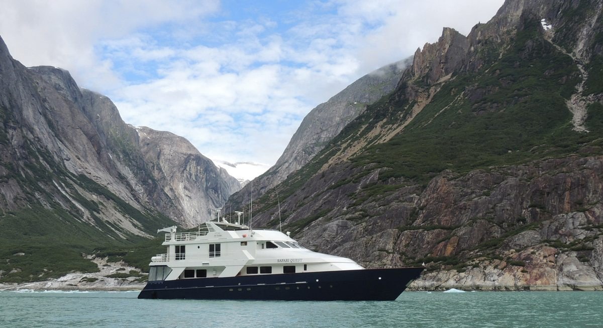 SAFARI QUEST yacht charter 2