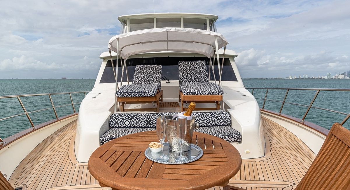 SAFARI yacht charter 2