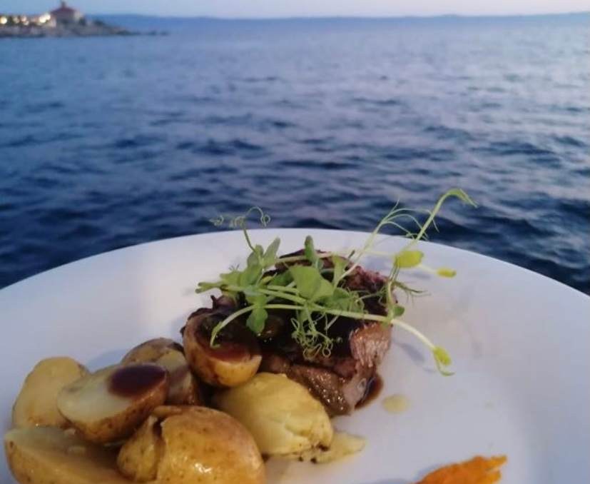 SAINT LUCA yacht charter 4