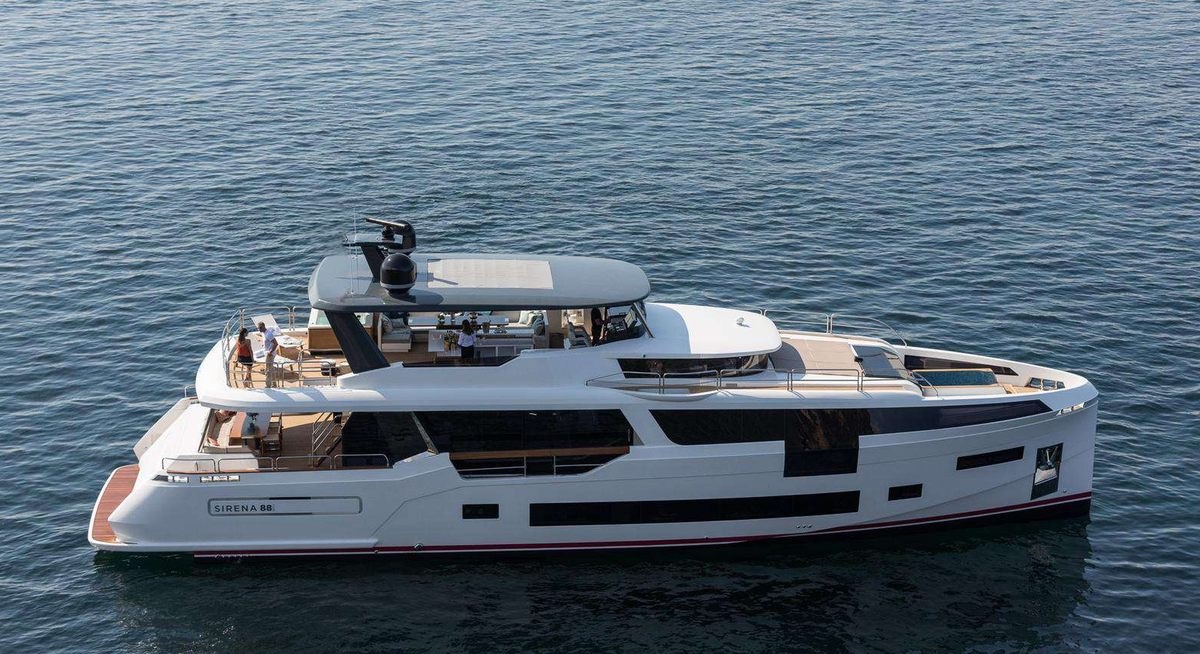 SAINT yacht charter 5