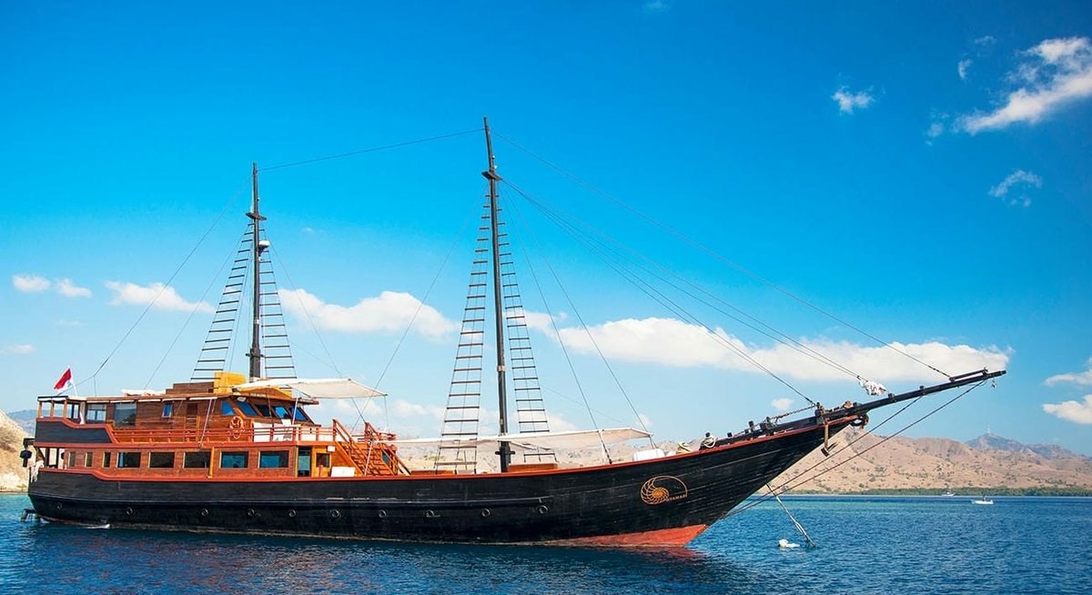 SAMATA yacht charter 1