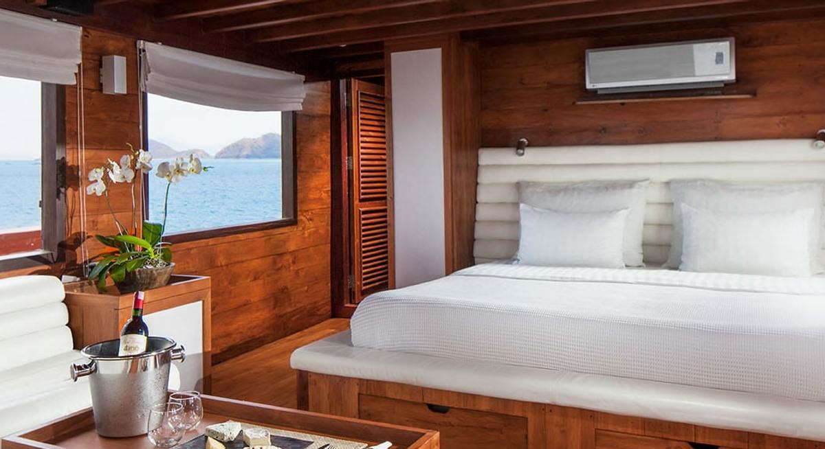 SAMATA yacht charter 4