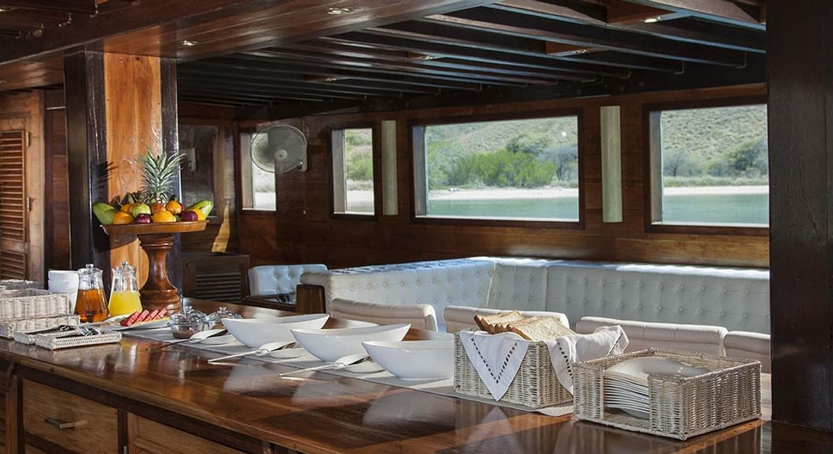SAMATA yacht charter 3