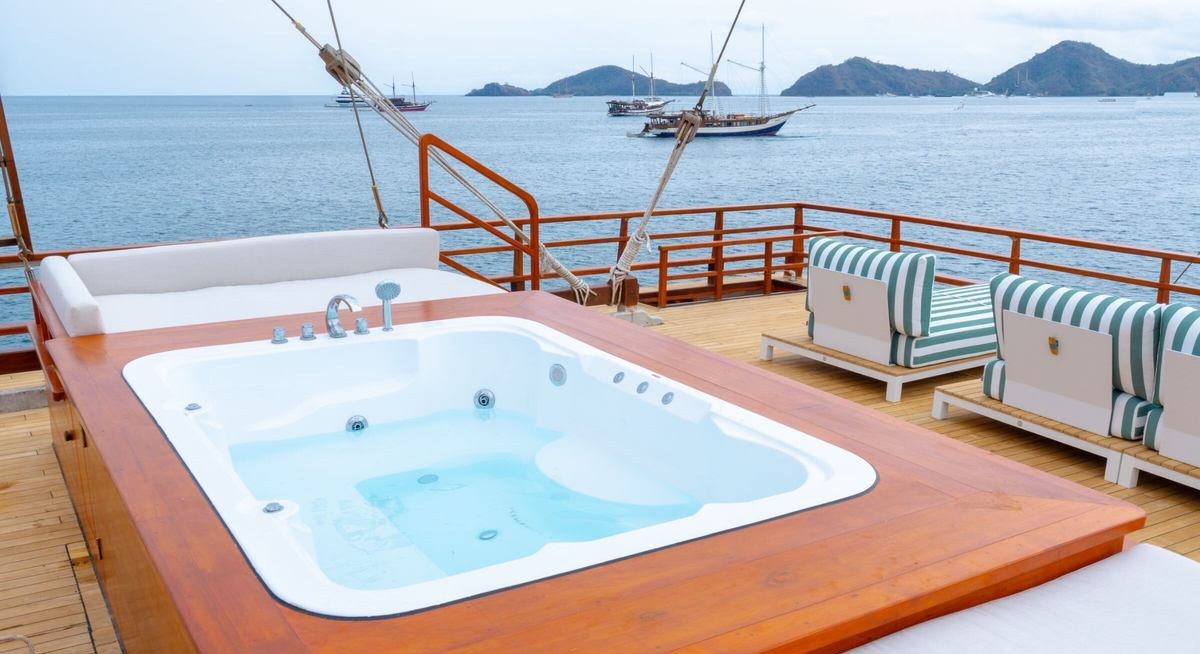 SANCTUARY yacht charter 2