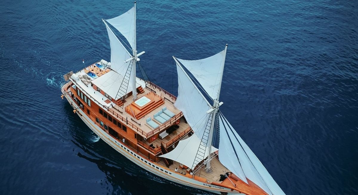 SANCTUARY yacht charter 5