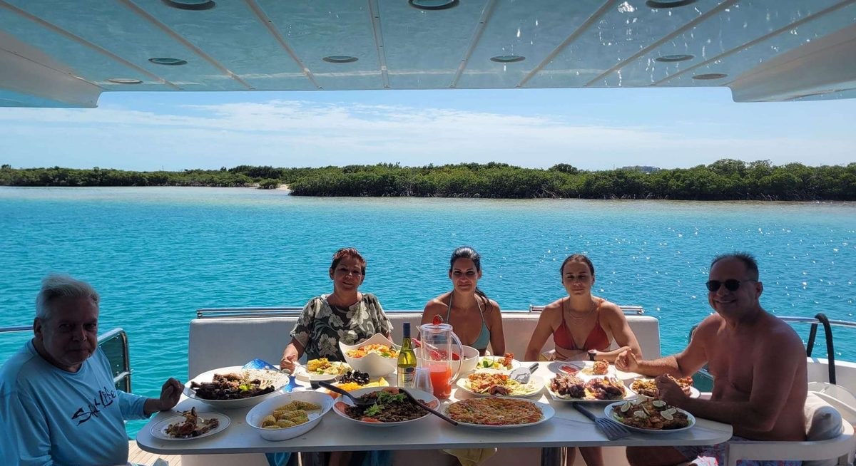 SAPHIRE BLUE yacht NOT for charter* yacht charter 4