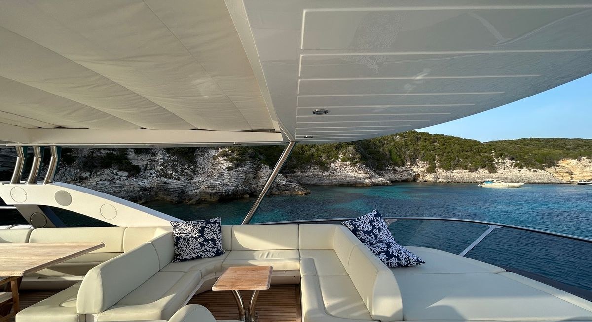 SARAHLISA yacht charter 3