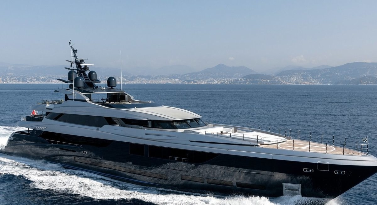 SARASTAR yacht charter 1