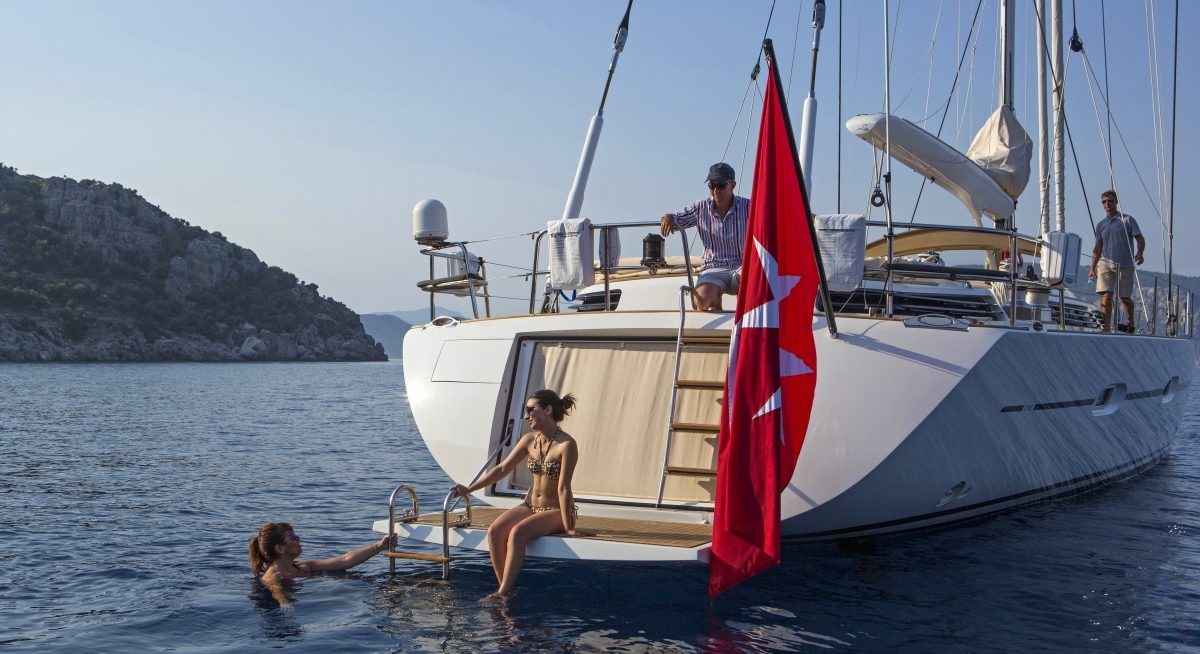SAVARONA YACHT CHARTER yacht charter