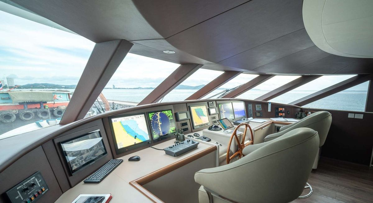 SEA BEAR yacht charter 3