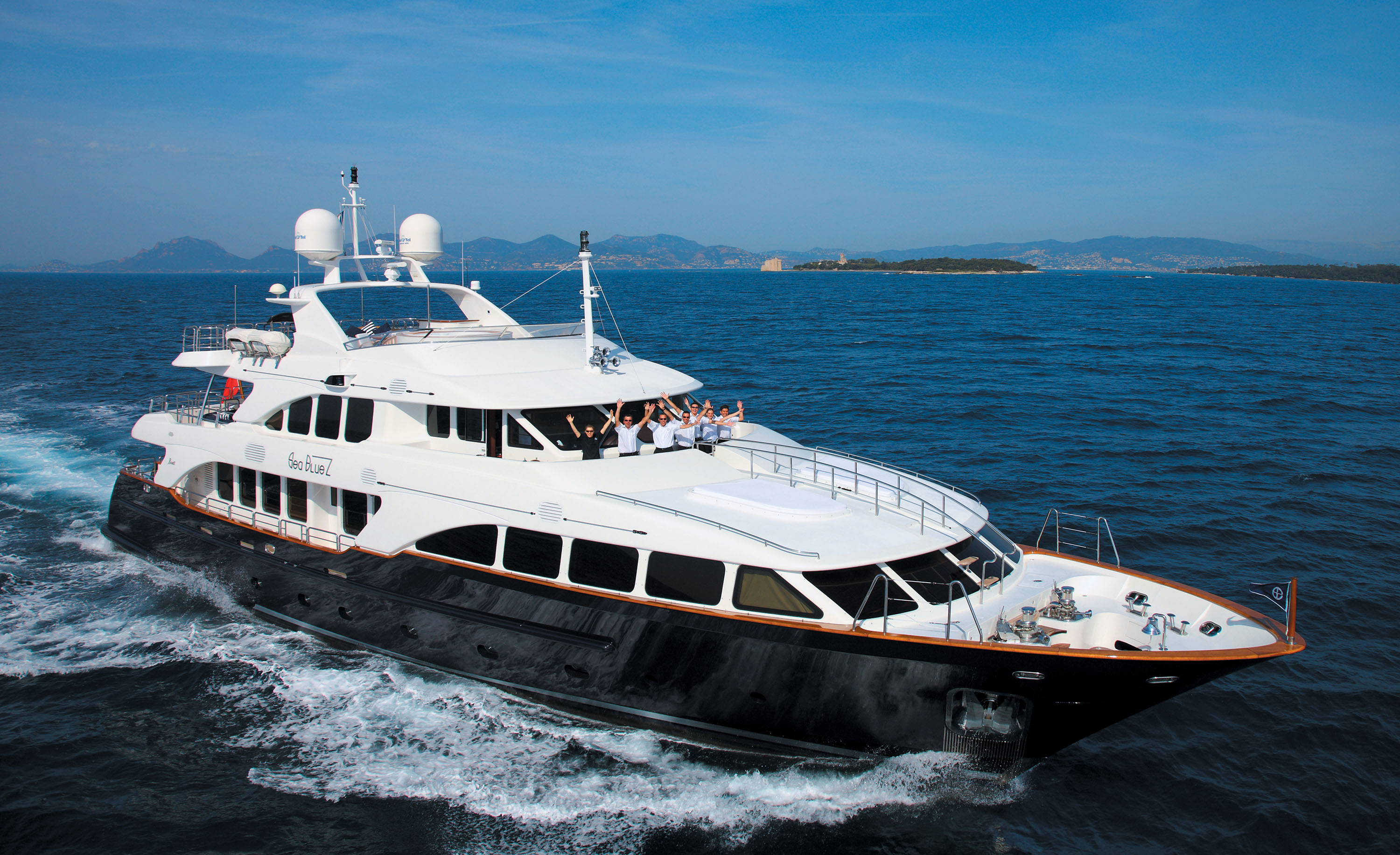 SEA BLUE'Z yacht charter 5
