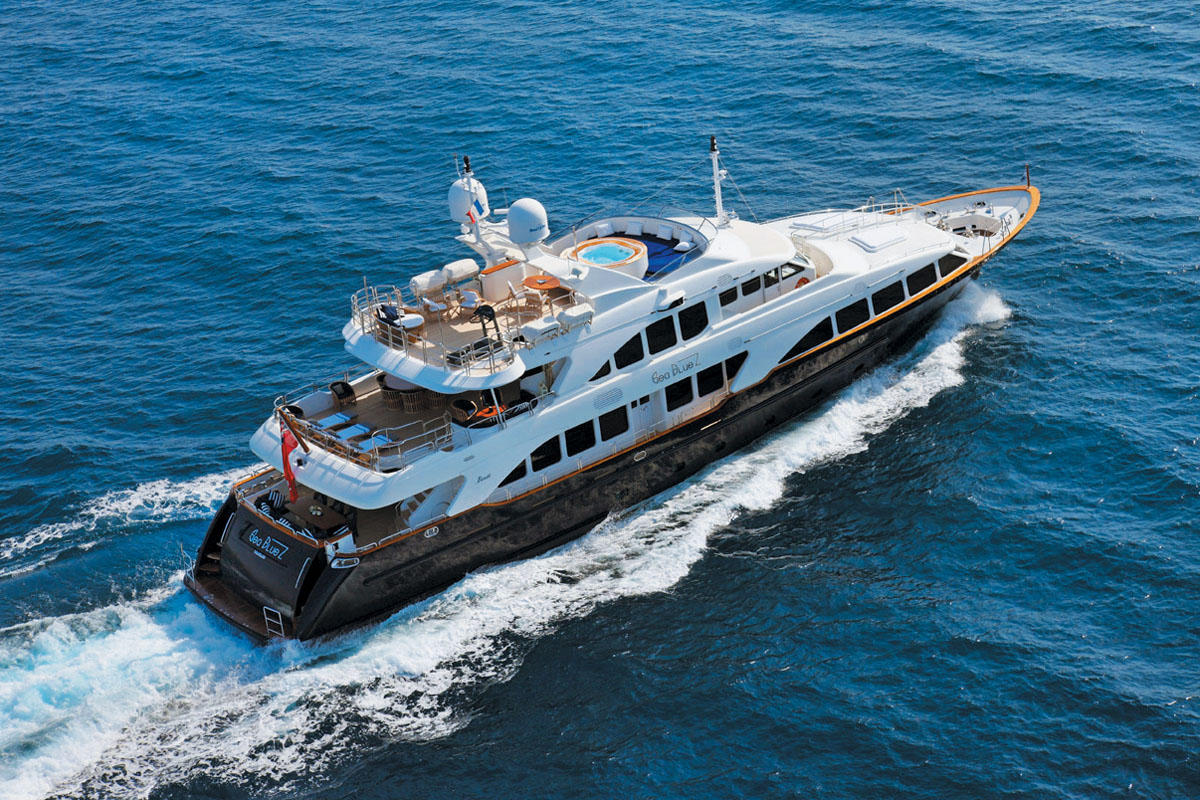 SEA BLUE'Z yacht charter 3