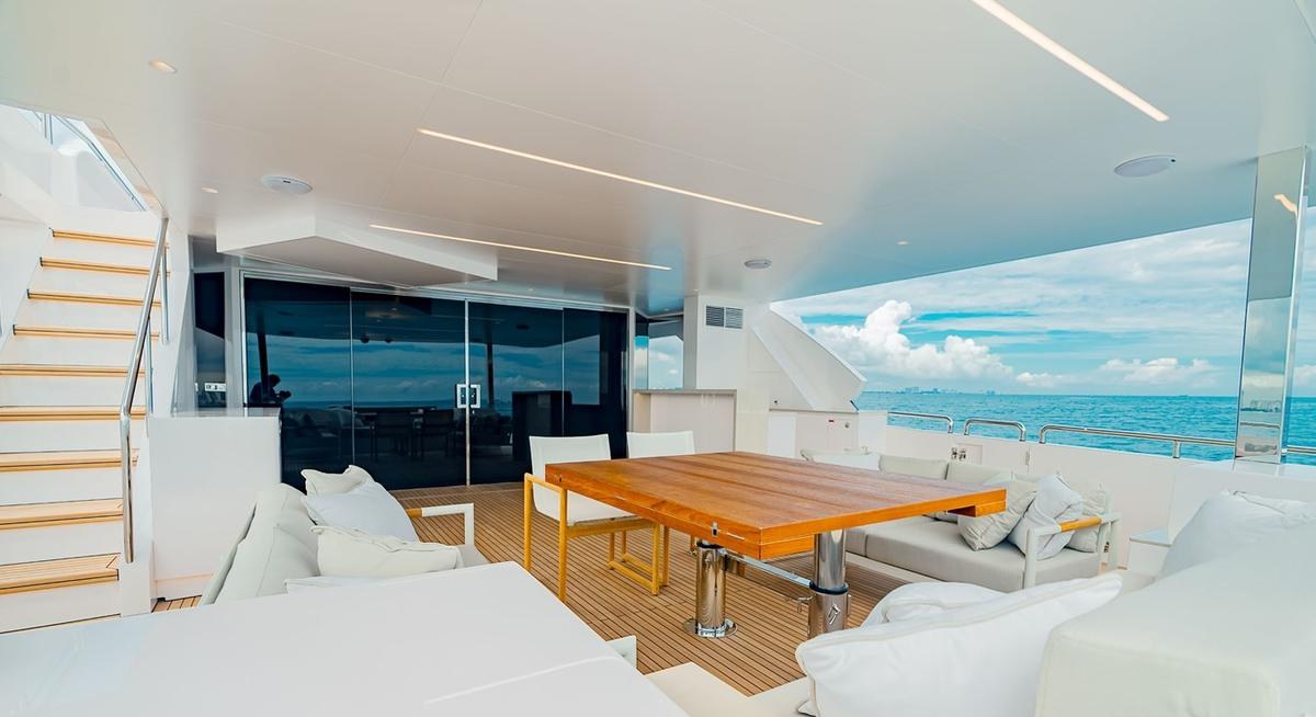 SEA-RENITY yacht charter 4