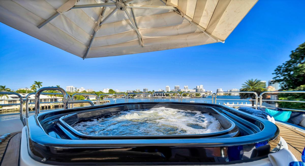 SEASCAPE V yacht charter 2