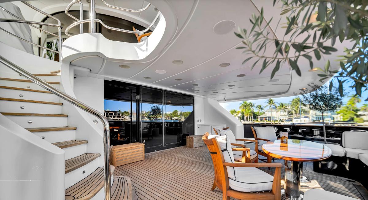 SEASCAPE V yacht charter 3