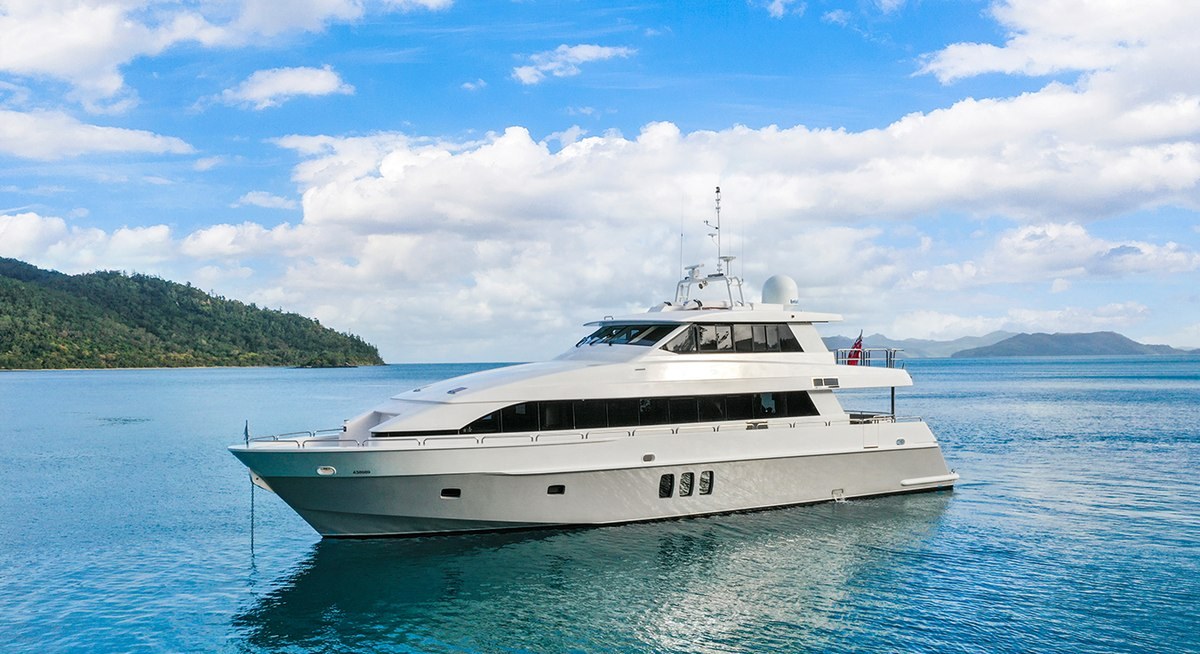 SEGARA yacht charter 1