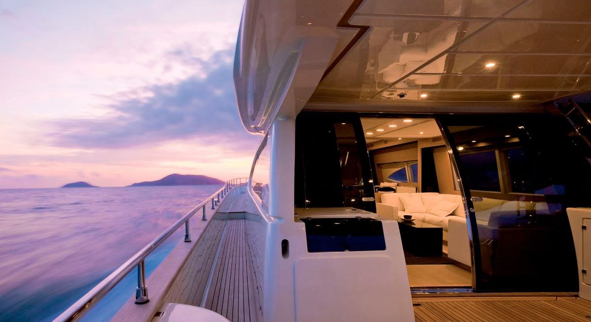 SELFIE yacht charter 2