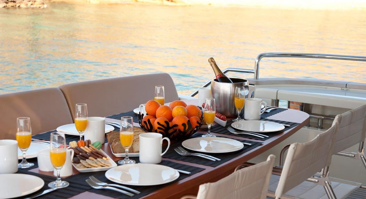 SELFIE yacht charter 4