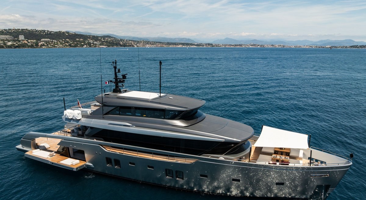 SENSA yacht charter 1