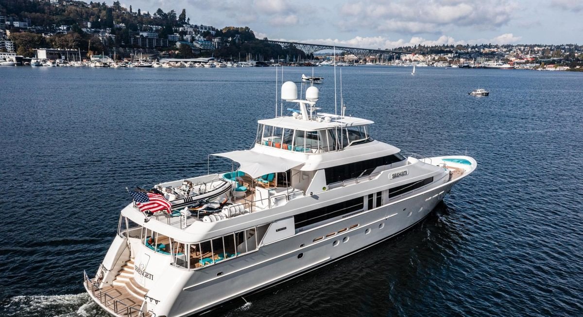 SERENGETI yacht charter 5