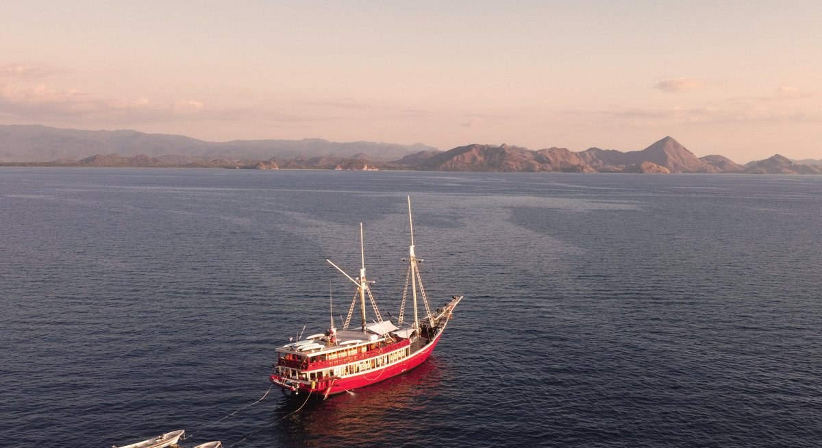 SEVEN SEAS yacht charter 5