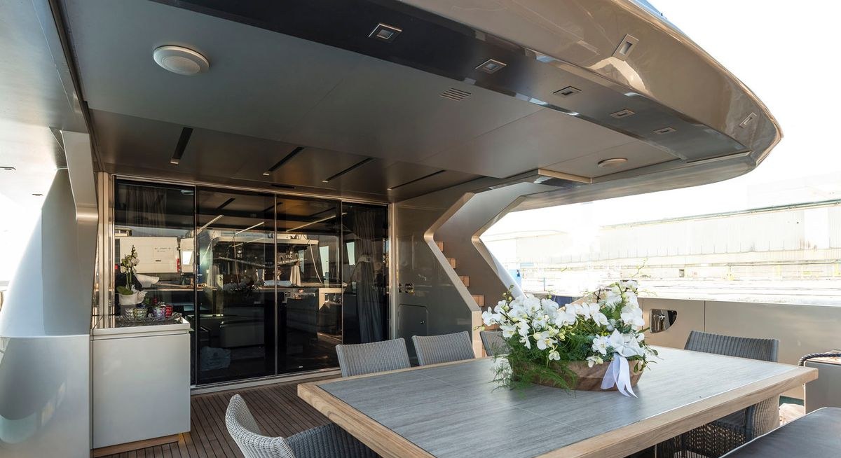 SHADOW yacht charter 4
