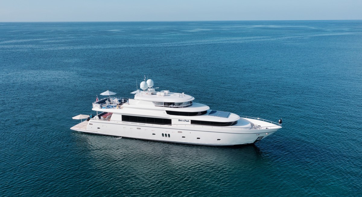 SHE'S A PEACH yacht charter 3
