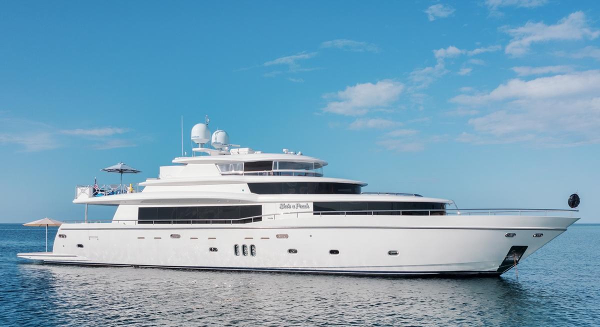 SHE'S A PEACH yacht charter 5