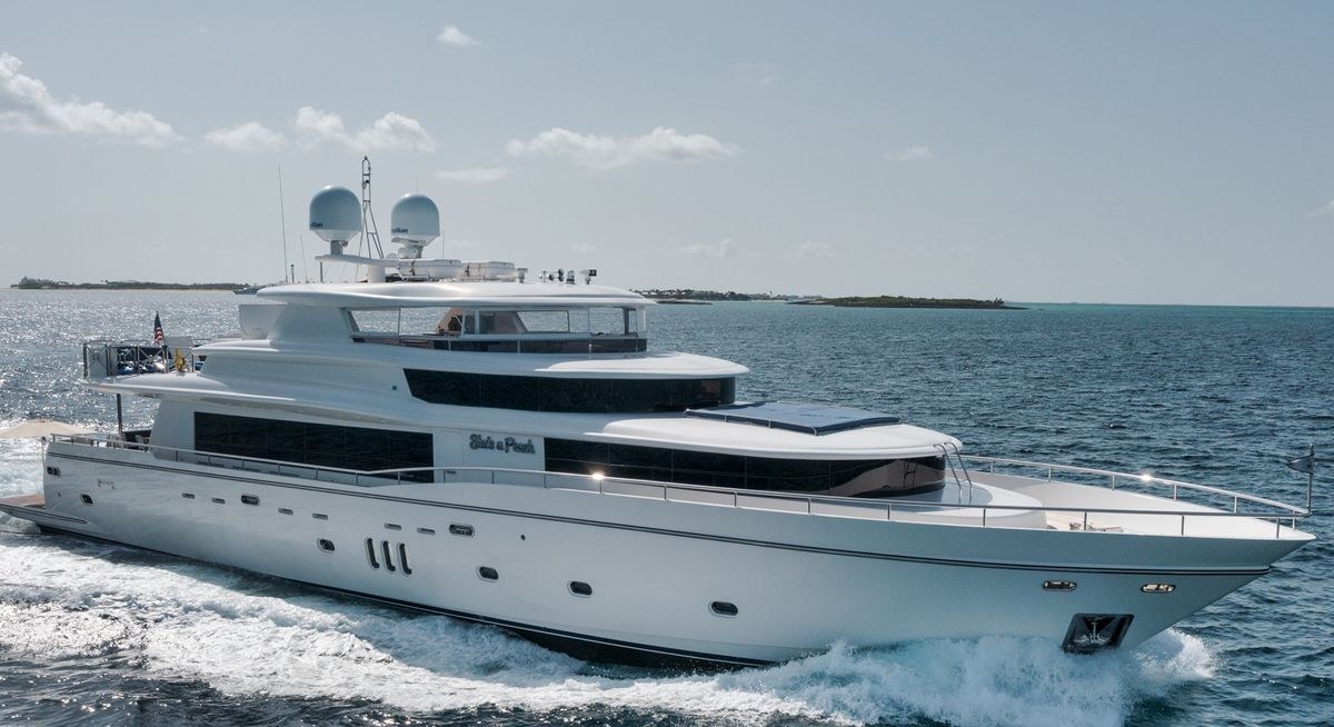 SHE'S A PEACH yacht charter 4