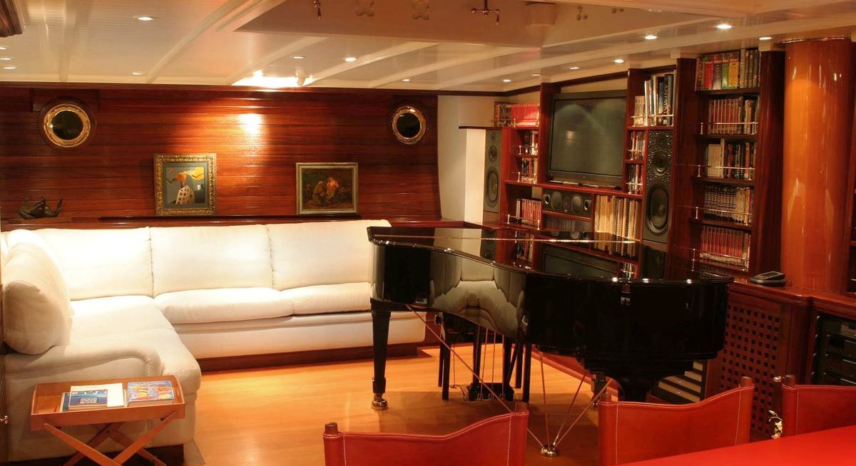 SHENANDOAH OF SARK yacht charter 4