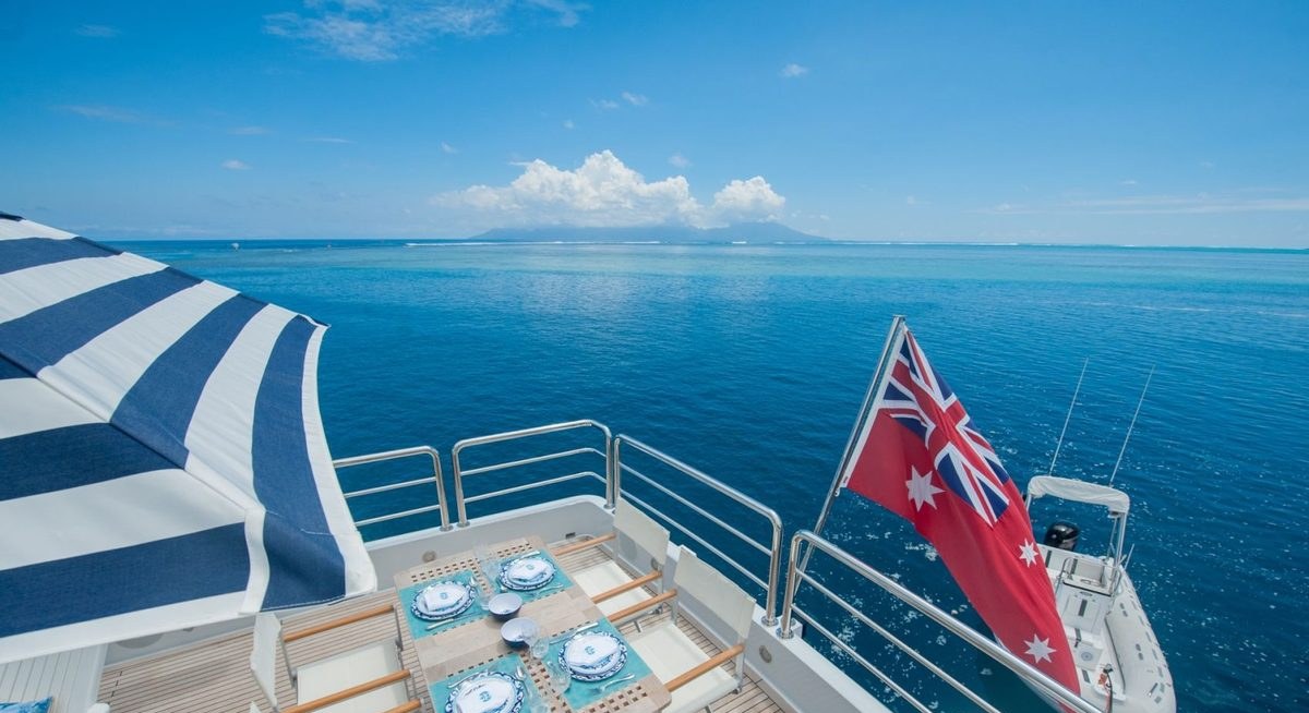 SHORETHING yacht charter 5