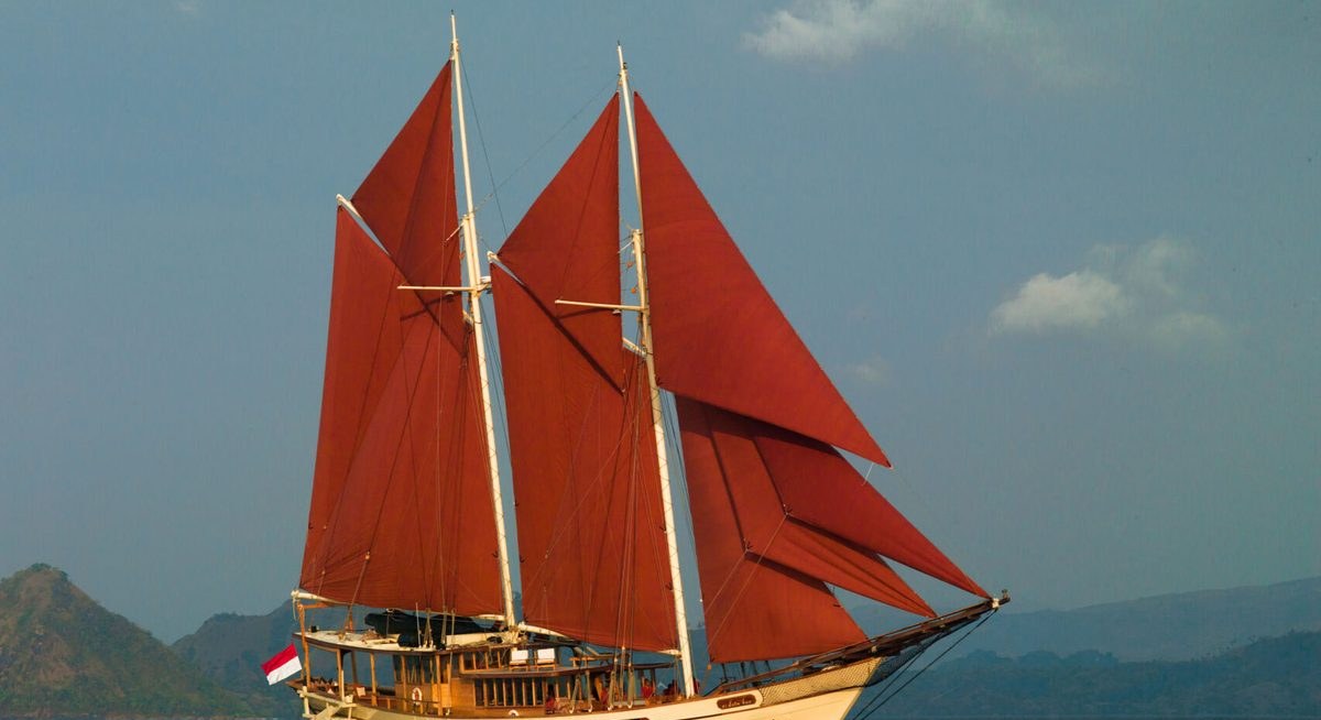 SI DATU BUA YACHT CHARTER yacht charter