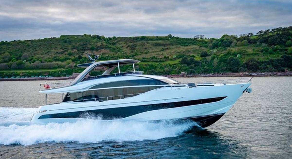 SIDURI III yacht charter 3