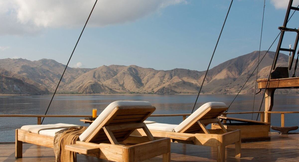 SILOLONA YACHT CHARTER yacht charter
