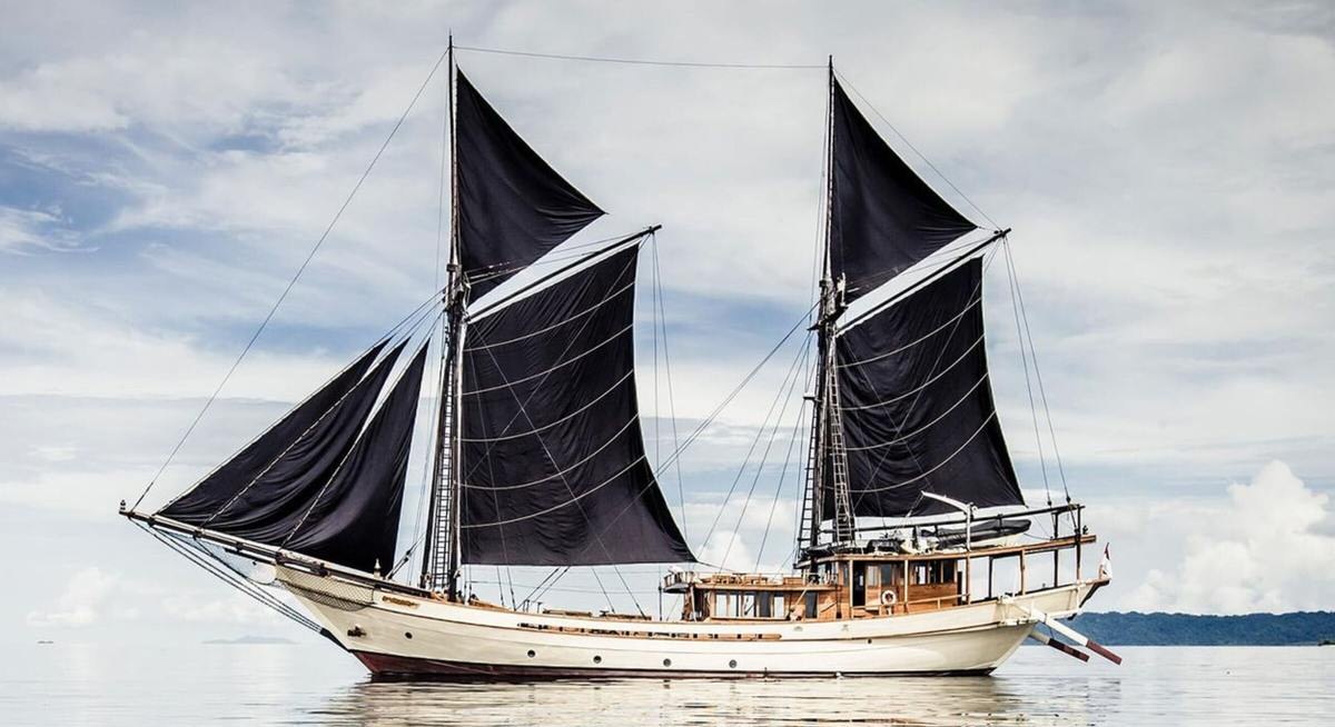 SILOLONA yacht charter 3