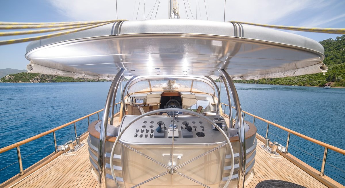 SILVER MOON yacht charter 2